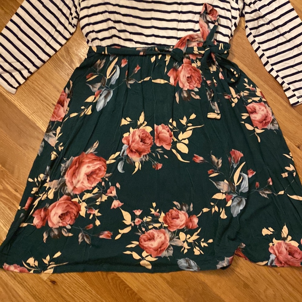 ๐Lux & Co Patterned Dress ๐ - Picture 4 of 7